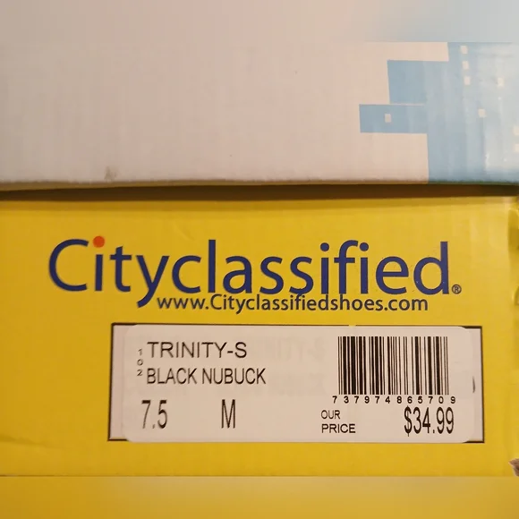 Cityclassified Black Studded Flats - Picture 3 of 3